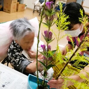 10月の生け花クラブ